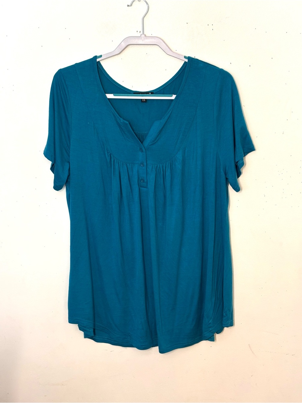 a. Jesdani Women’s Teal Short Sleeve Scoop Neck Top. Size 1X. NWT.